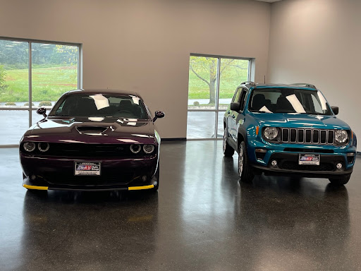 Jeep Dealer «Findlay Chrysler Jeep Dodge RAM INDOOR Dealership», reviews and photos, 25600 SW Parkway Center Dr, Wilsonville, OR 97070, USA