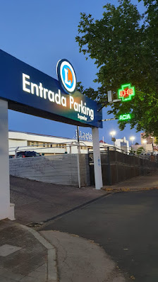 Farmacia de guardia 24 horas E. Leclerc Fisac Lozano Carr. de Porzuna, 4, 13005 Ciudad Real, España