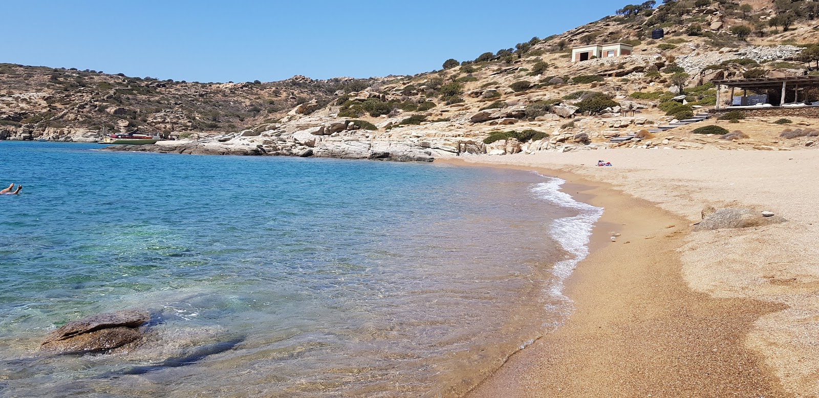 Foto von Paralia Pikri Nero mit heller sand Oberfläche