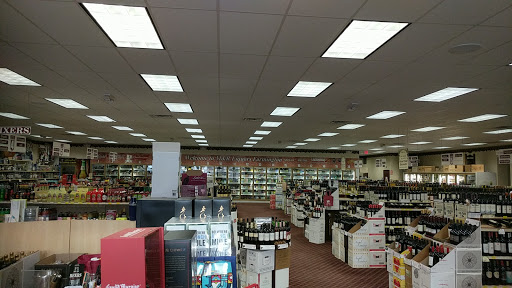 Liquor Store «M & R Liquors», reviews and photos, 838 Farmington Ave # 1, Farmington, CT 06032, USA