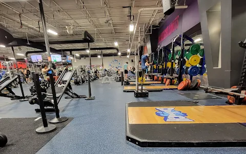 Crunch Fitness - Tampa Palms image