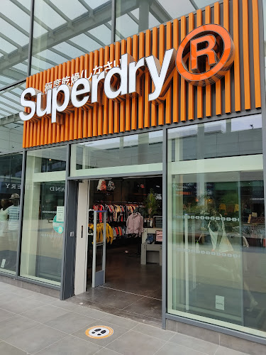 Superdry Ylium à Les Sables-d'Olonne