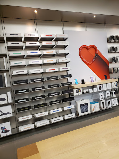 Computer Store «Apple Walt Whitman», reviews and photos, 160 Walt Whitman Rd, Huntington Station, NY 11746, USA