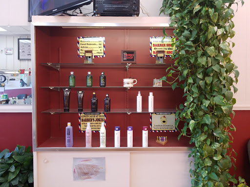 Barber Shop «Rolling Hills Barber Shop», reviews and photos, 9218 Westport Rd, Louisville, KY 40242, USA