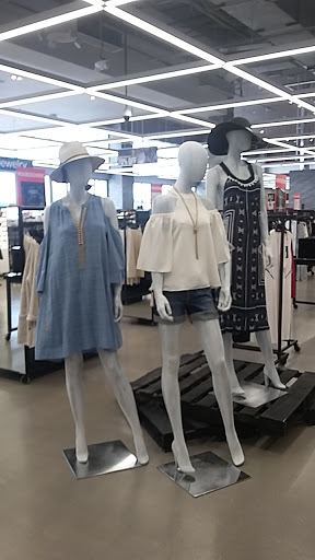 Department Store «Saks OFF 5TH», reviews and photos, 6502 Springfield Mall, Springfield, VA 22150, USA