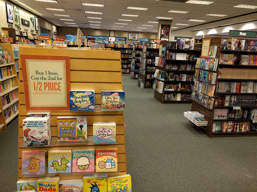 Book Store «Barnes & Noble», reviews and photos, 1530 11th Ave NW, Issaquah, WA 98027, USA
