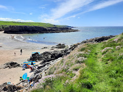 Foto di Porth Trecastell con sporca livello di pulizia