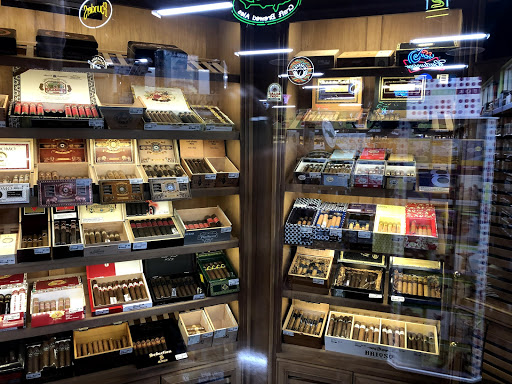 Liquor Store «Pour Vous Wine Spirits & Beer», reviews and photos, 263 Indian Lake Blvd, Hendersonville, TN 37075, USA