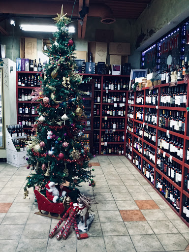 Liquor Store «Tip-Top liquor Store», reviews and photos, 4107 W 13 Mile Rd, Royal Oak, MI 48073, USA