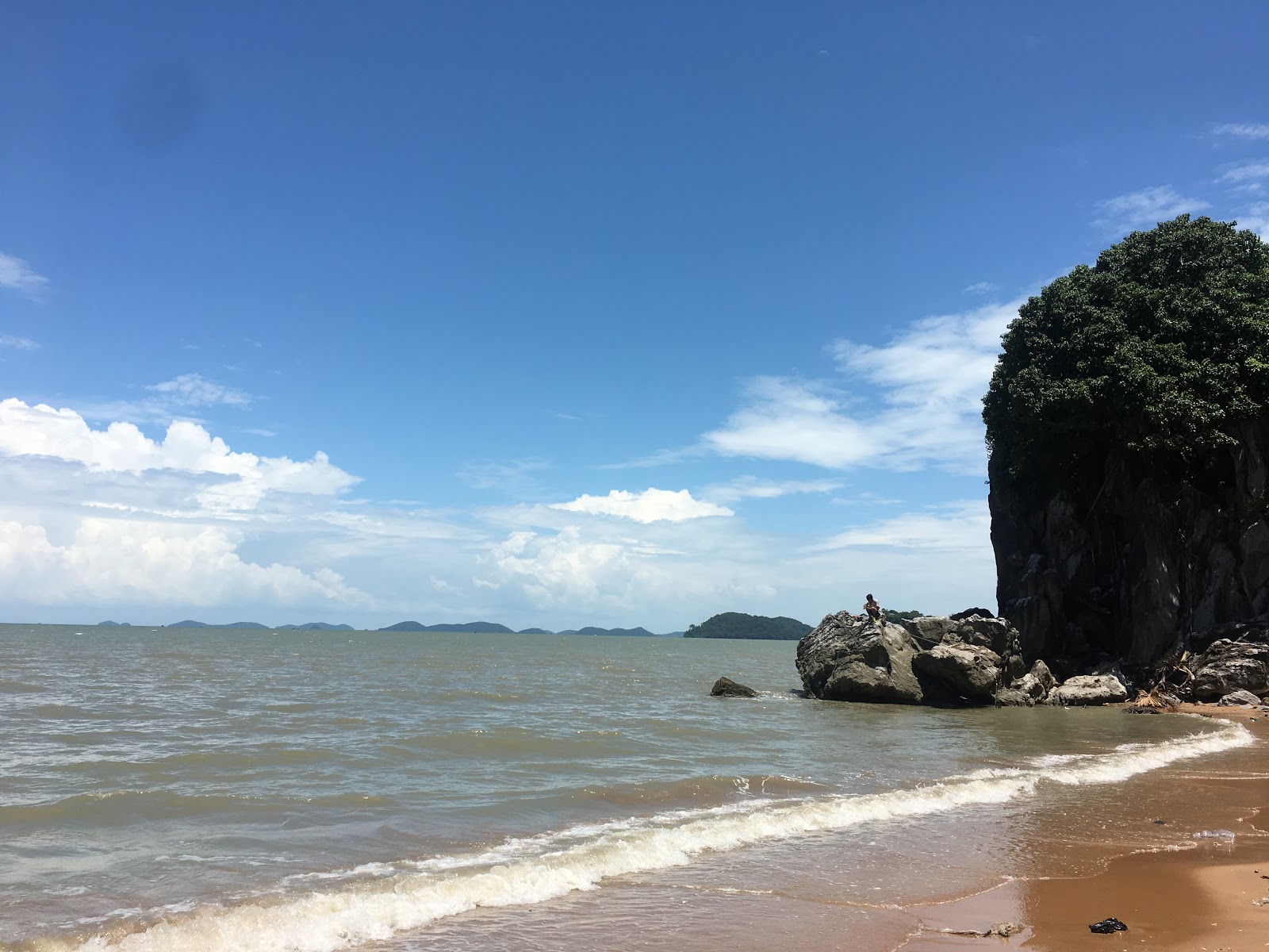 Gieng Tien Beach的照片 带有碧绿色水表面