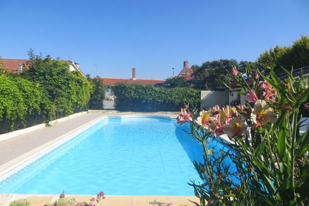 Belle Vue, 3 star gites, heated pool, hot tub à Puyravault (Vendée 85)