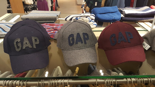 Clothing Store «Gap», reviews and photos, 3416 N Southport Ave, Chicago, IL 60657, USA