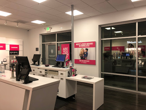 Cell Phone Store «T-Mobile», reviews and photos, 3318 Lancaster Dr NE, Salem, OR 97305, USA