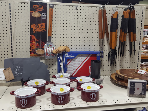 Grocery Store «Wagon Wheel Country Market & Deli», reviews and photos, 1915 S Walnut St, Bloomington, IN 47401, USA