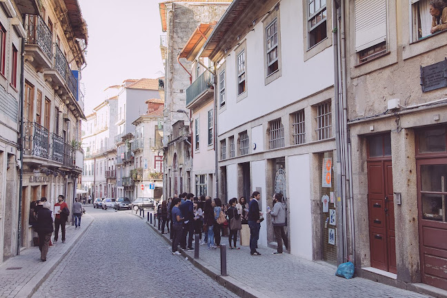 Rua de Santa Teresa, 2C, 1º Direito Frente, 4050-537 Porto, Portugal