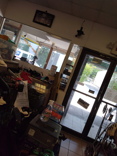 REY CASH DOWNTOWN PAWN & JEWELRY, 128 NE 2nd Ave, Miami, FL 33131, USA, 