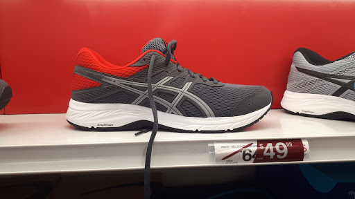 Shoe Store «Famous Footwear Outlet», reviews and photos, 5580 International Dr, Orlando, FL 32819, USA