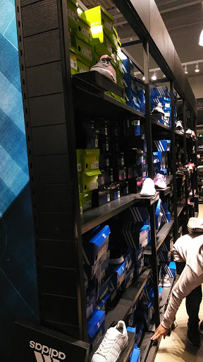 Sporting Goods Store «adidas Outlet Store Woodburn», reviews and photos, 1001 N Arney Rd Ste 400, Woodburn, OR 97071, USA