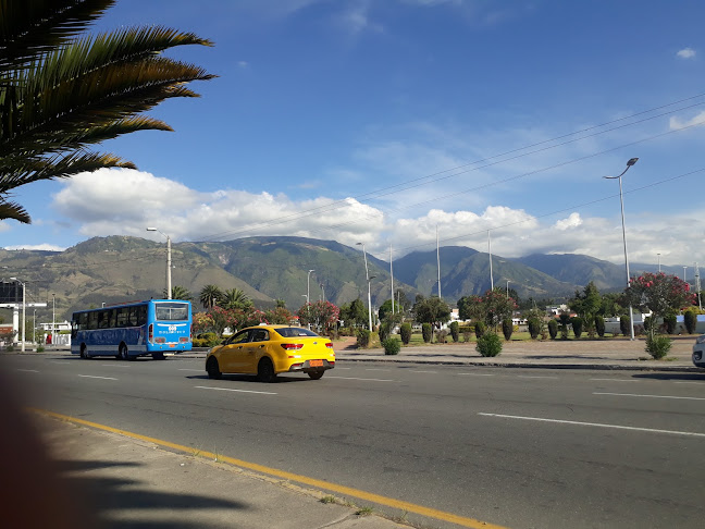 Comercial Hidrobo Toyota, Av Mariano Acosta, y, Ibarra, Ecuador