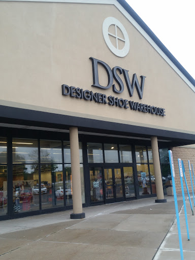 Shoe Store «DSW Designer Shoe Warehouse», reviews and photos, 2485 Richmond Ave, Staten Island, NY 10314, USA
