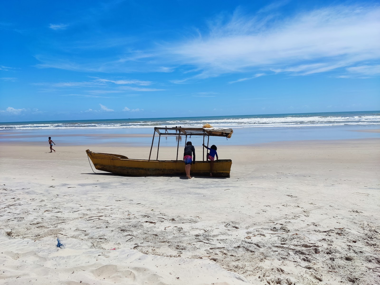 Photo of Milionarios Beach and the settlement