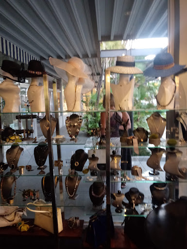 Beauty Salon «Ana Molinari Salon Spa Boutique», reviews and photos, 52 S Palm Ave, Sarasota, FL 34236, USA