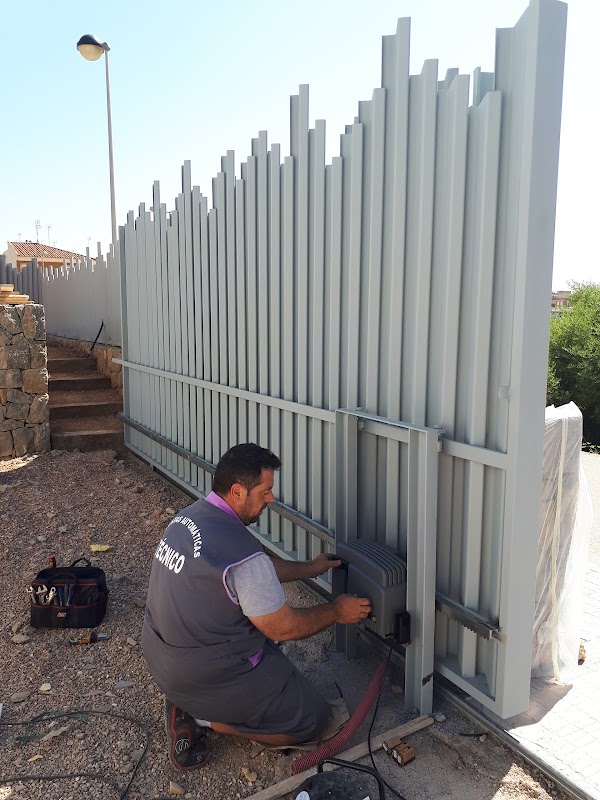 Imagen de PUERTAS Y AUTOMATISMOS HNOS.ESTEVE, SL (20 de 24)