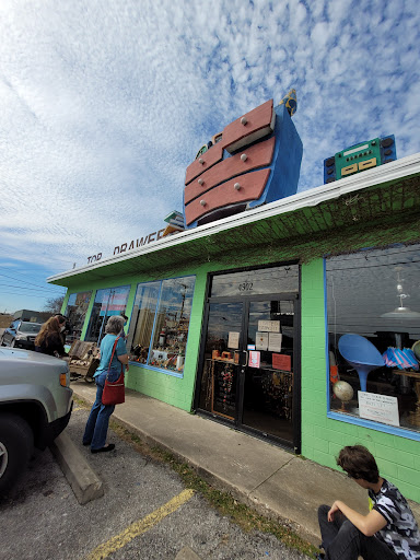 Top Drawer Thrift, 4902 Burnet Rd, Austin, TX 78756, USA, 