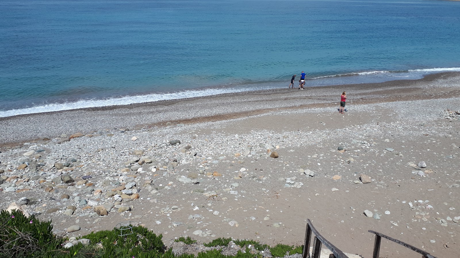 Foto de Lara beach South com água turquesa superfície