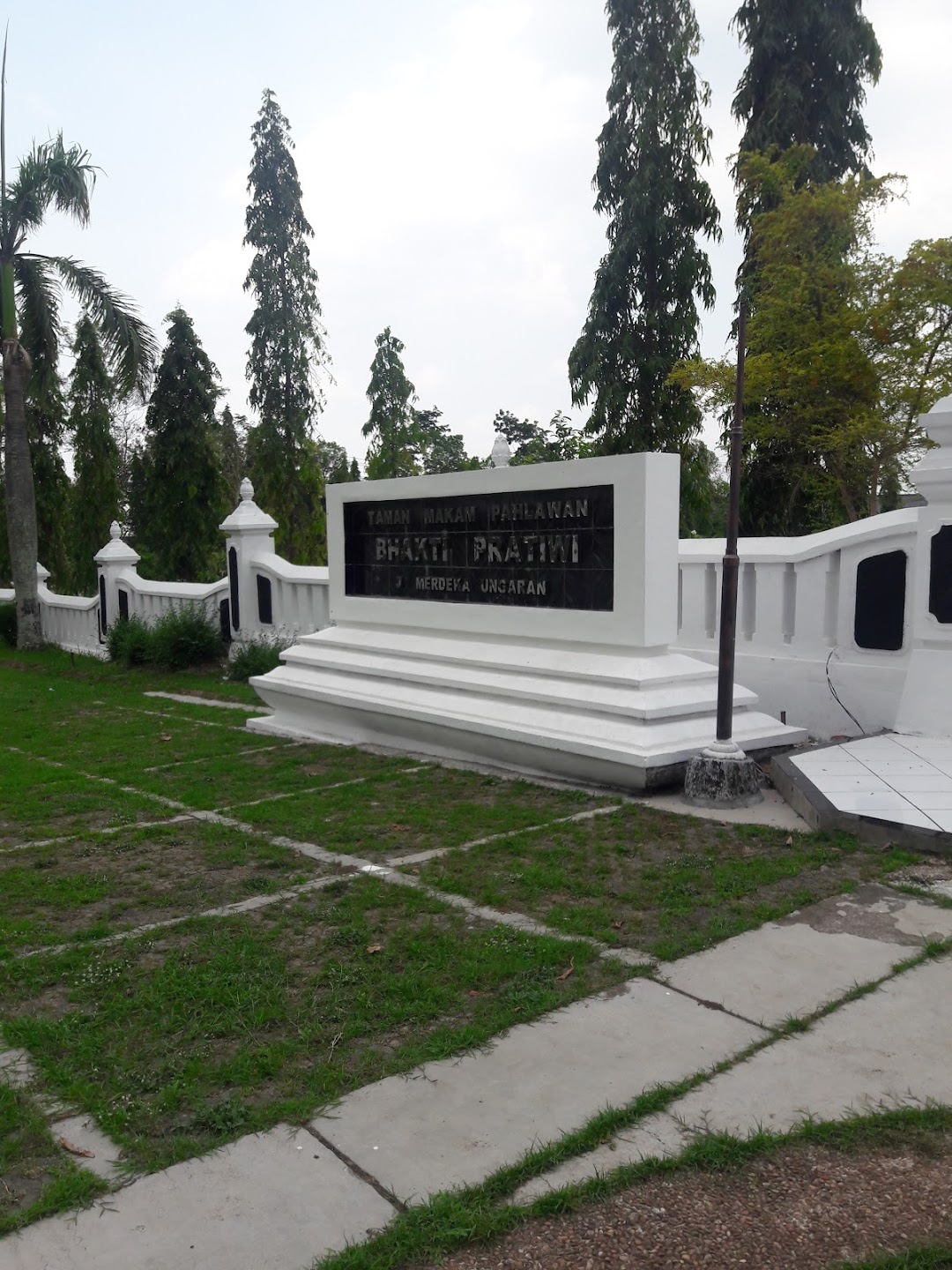 Taman Makam Pahlawan Bhakti Pratiwi