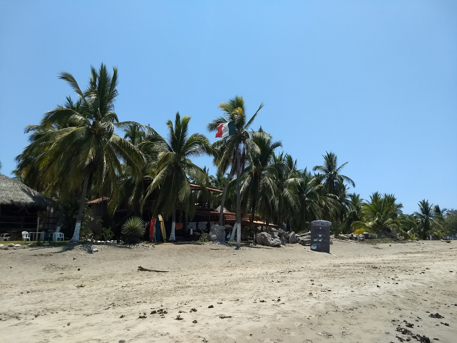 Foto de Playa La Saladita com meios de comunicação nível de limpeza