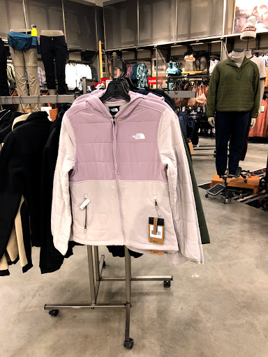 Camping Store «REI», reviews and photos, 7531 North Point Pkwy, Alpharetta, GA 30022, USA