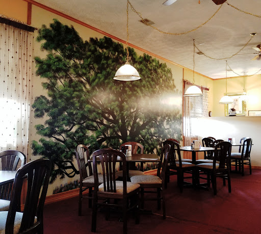 American Restaurant «The Brass Lantern Restaurant and Lounge», reviews and photos, 79 Chestnut Hill Rd, Crossville, TN 38555, USA