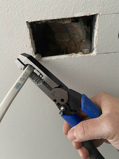 Electrician «Neighborhood Electric», reviews and photos, 435 Pine St, Batavia, IL 60510, USA