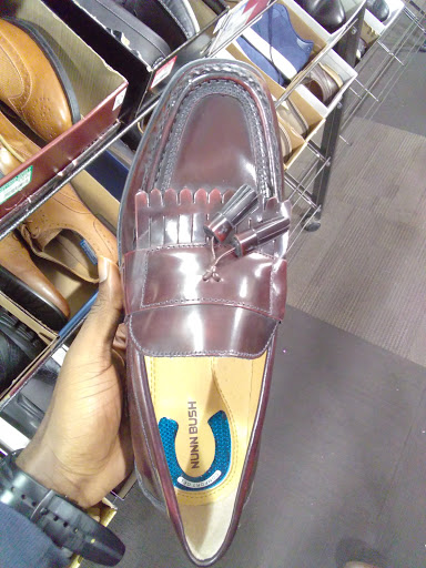 Shoe Store «DSW Designer Shoe Warehouse», reviews and photos, 28700 Telegraph Rd, Southfield, MI 48034, USA