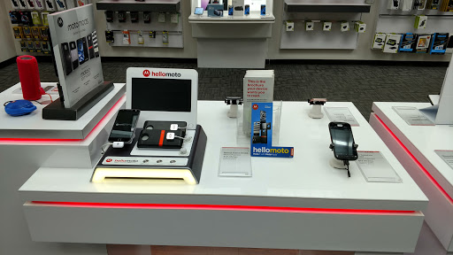 Cell Phone Store «Carle Place Verizon Wireless», reviews and photos, 198 Glen Cove Rd, Carle Place, NY 11514, USA