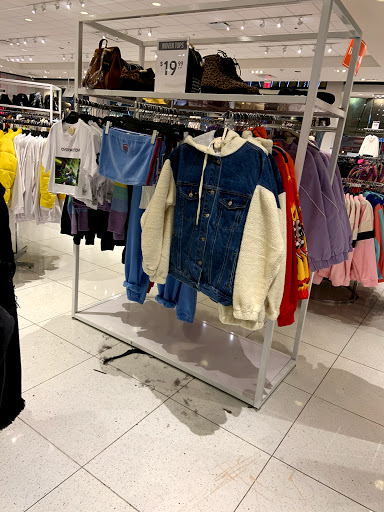 Clothing Store «Forever 21», reviews and photos, 5900 Sugarloaf Pkwy #531, Lawrenceville, GA 30043, USA