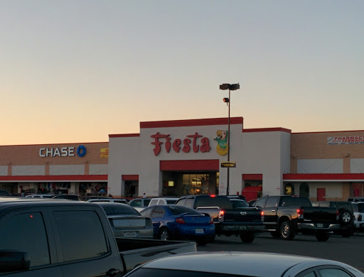 Grocery Store «Fiesta Mart», reviews and photos, 611 W Jefferson Blvd, Dallas, TX 75208, USA