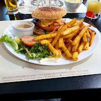 Hamburger du Restaurant français L'Horloge à Le Blanc-Mesnil - n°6