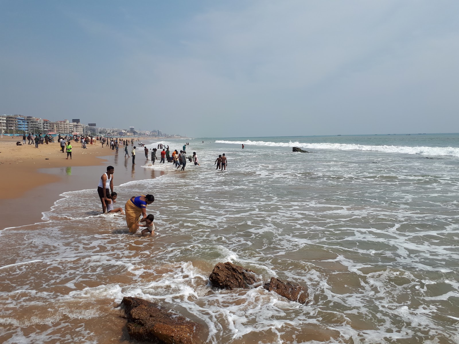 Ramakrishna Beach的照片 带有宽敞的海岸