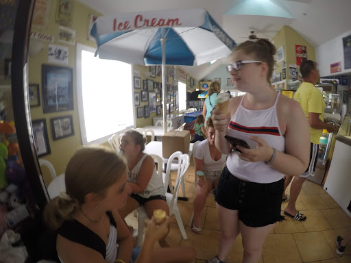 Frozen Yogurt Shop «Flavors Dessert Cafe», reviews and photos, 216 Front St, Greenport, NY 11944, USA