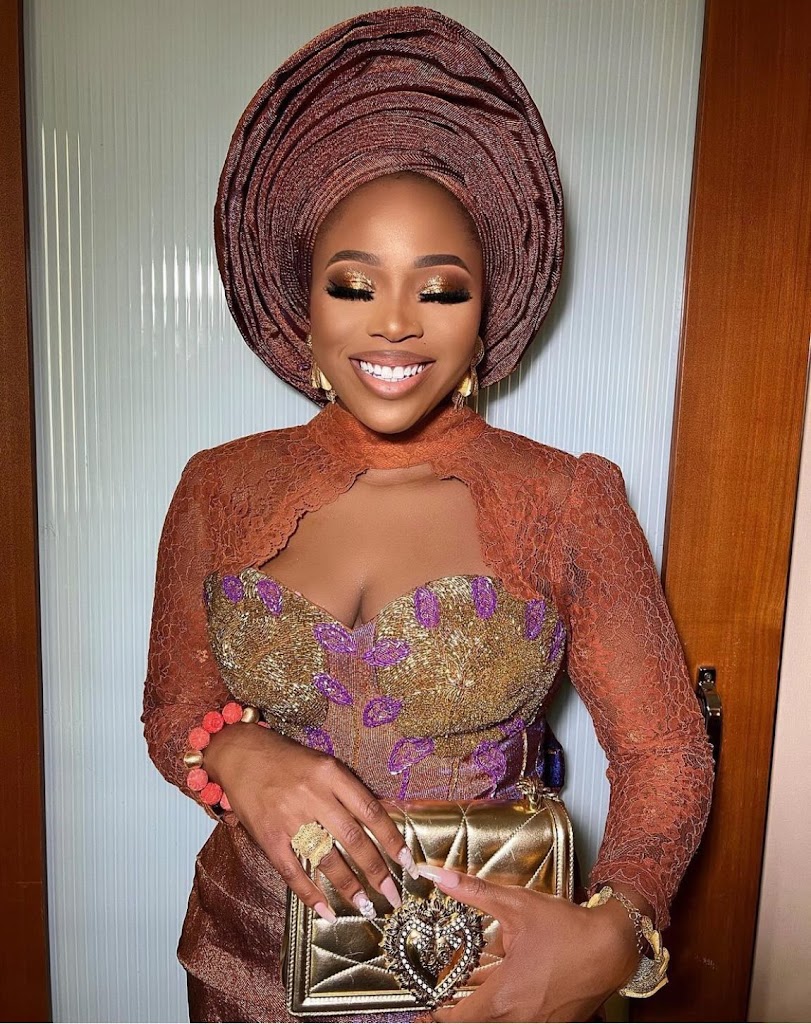 Sophisticated Smiles 20707