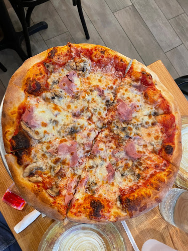 #3 best pizza place in Greenwich - Pizza Post
