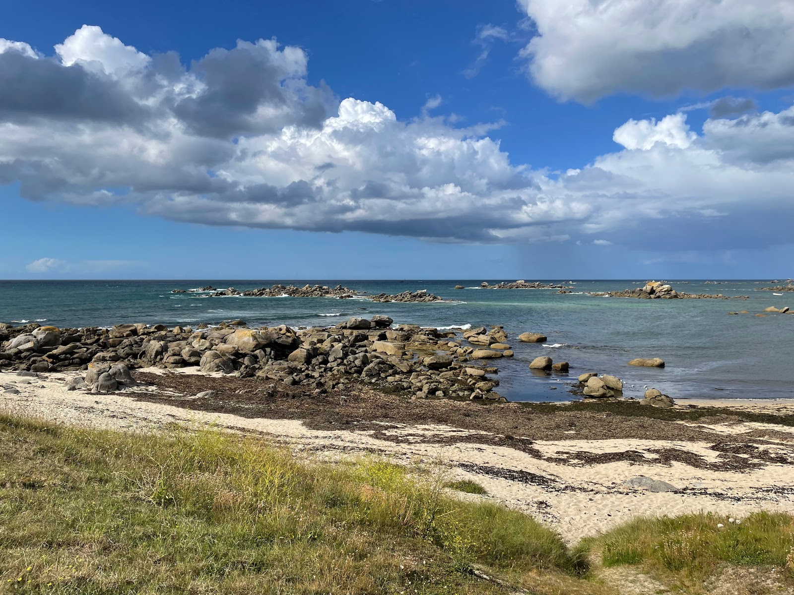 Poulfoen Beach'in fotoğrafı çok temiz temizlik seviyesi ile