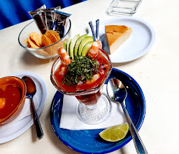Cocteles & mariscos La Proa. photo