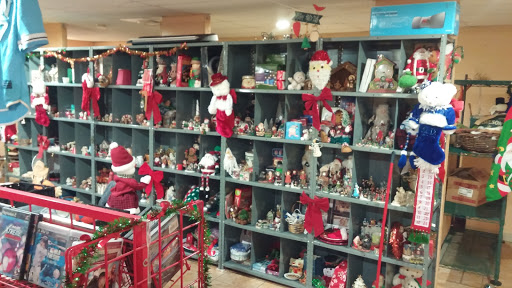 Thrift Store «Thrifty Nickel Tampa Thrift Store Re-Sale», reviews and photos, 7706 W Hillsborough Ave, Tampa, FL 33615, USA