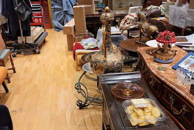 hitiques – antique shop, Lowell, MA