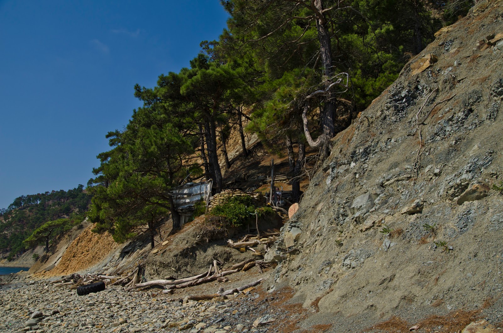 Dikiy Beach'in fotoğrafı geniş bir kıyı şeridi ile birlikte