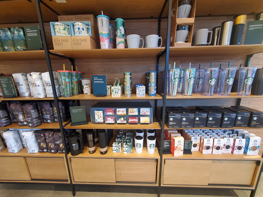 Shopping Mall «Bridle Trails Shopping Center», reviews and photos, 6501-6625 132nd Ave NE, Kirkland, WA 98033, USA