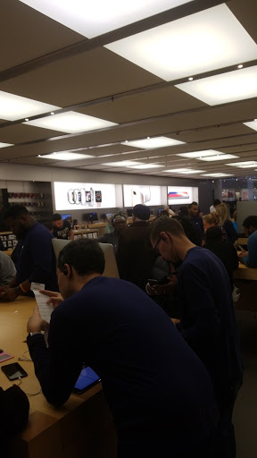 Computer Store «Apple Willow Grove Park», reviews and photos, 2500 W Moreland Rd, Willow Grove, PA 19090, USA